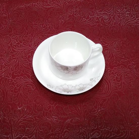 Non-woven placemats for dining table